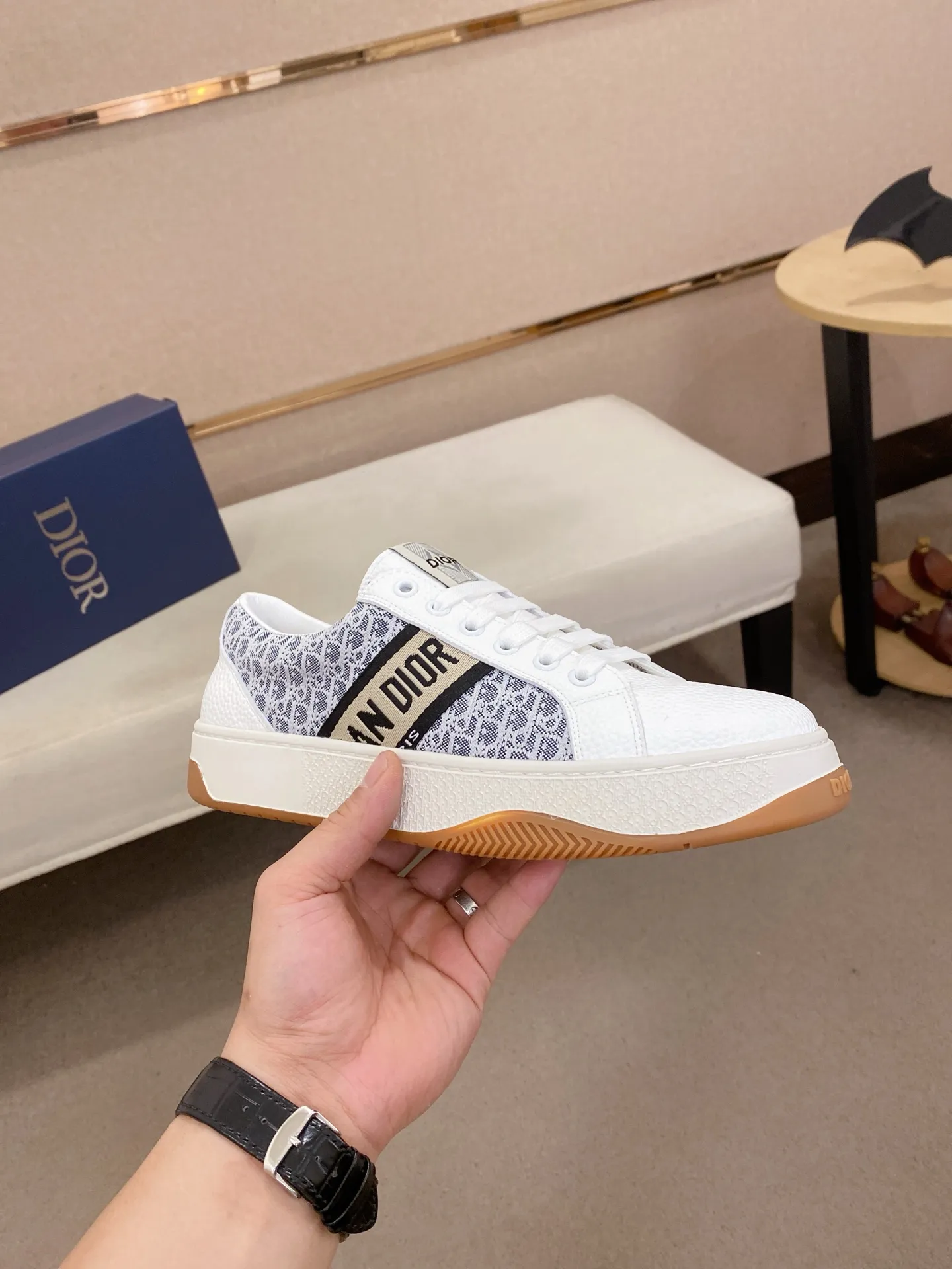Men's men's shoes 💰 400💰🇮🇹🇮🇹Dior D new model is on sale at the same time, upper 🇮🇹Imported stretch fabric from Italy Fully imported sheepskin lining💪💪, completely 1⃣️ to 1⃣️🇮🇹💪💪, ⚠Sole: Original sole provided by the original factory, exclusive movable molded sole super comfortable, ⚠Original factory follow-up, 🔍🔍high quality, you can come in and out at will, welcome to compare⚠. Code number: 38-44 (45 is custom-made and cannot be returned or exchanged)